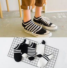 Load image into Gallery viewer, High Quality Cute Striped Women Casual Cotton Socks - smilybee